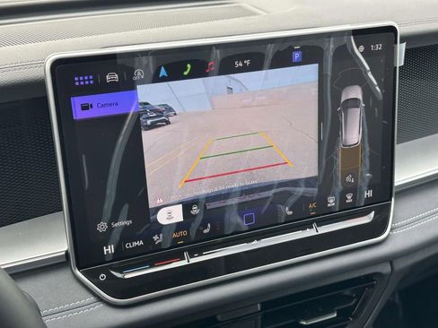 New 2025 Volkswagen Tiguan SE FWD image 19