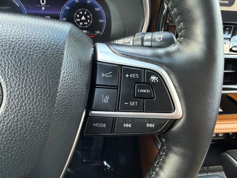 Used 2024 Toyota Highlander Platinum AWD/4WD image 37