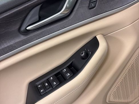 New 2025 Jeep Grand Cherokee L Limited image 18