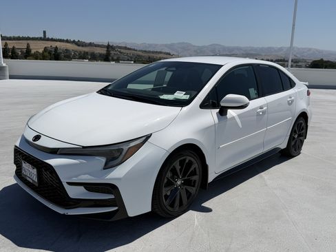 Used 2023 Toyota Corolla SE FWD image 6