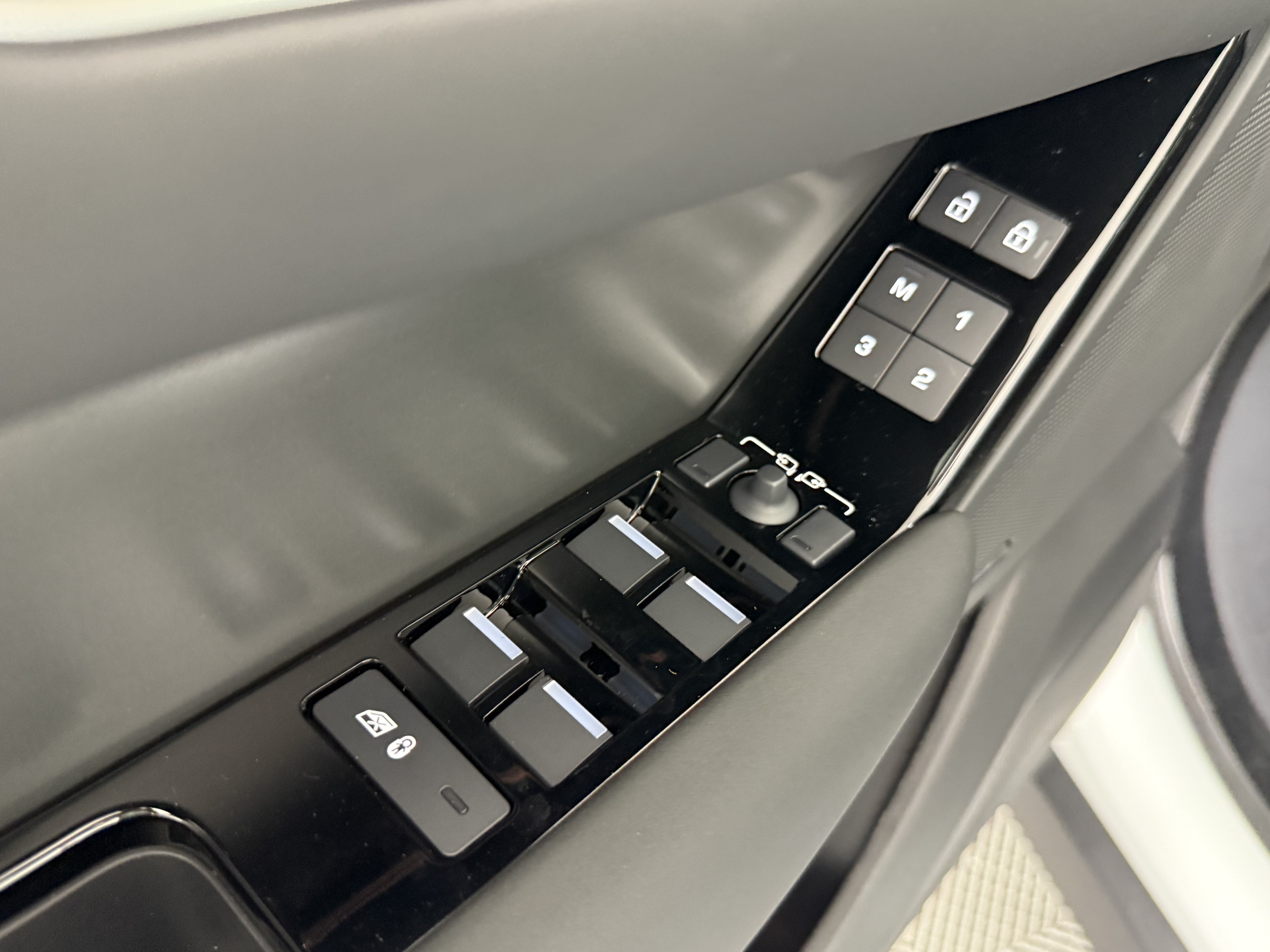 New 2026 Land Rover Range Rover Velar S AWD/4WD image 14