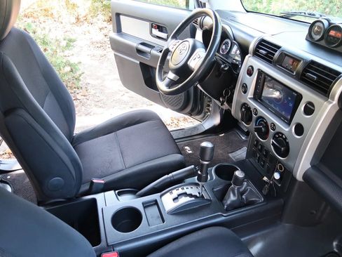 Used 2011 Toyota FJ Cruiser 4WD w/ Upgrade Pkg image 30