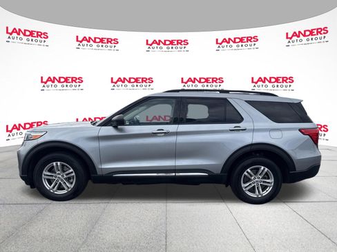 Used 2023 Ford Explorer XLT AWD/4WD image 6