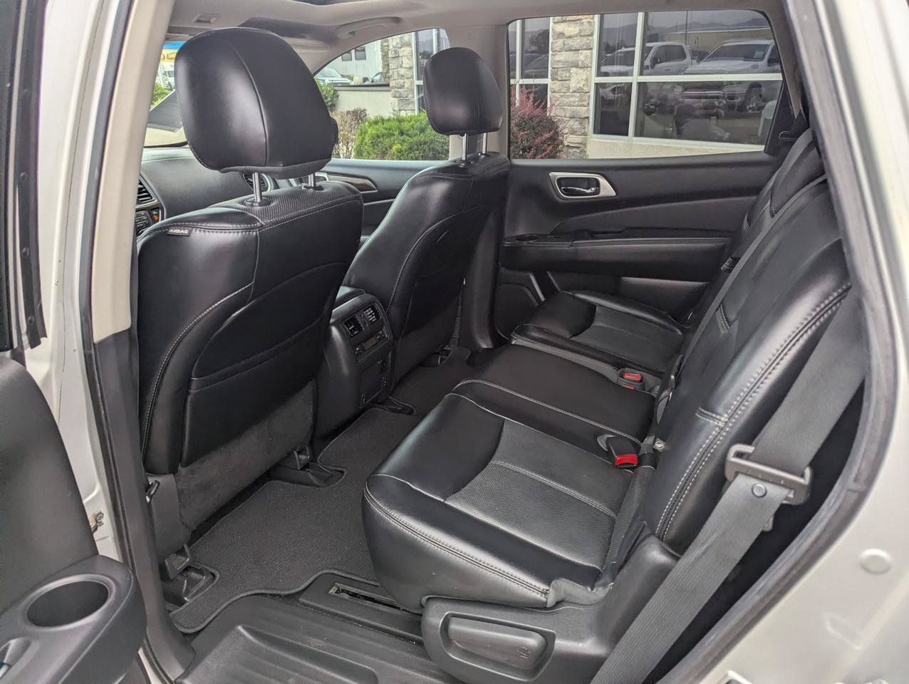 Used 2015 Nissan Pathfinder Platinum w/ Cargo Package FWD image 29