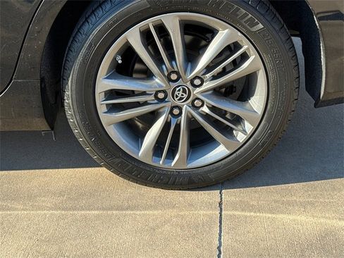Used 2016 Toyota Camry SE image 10