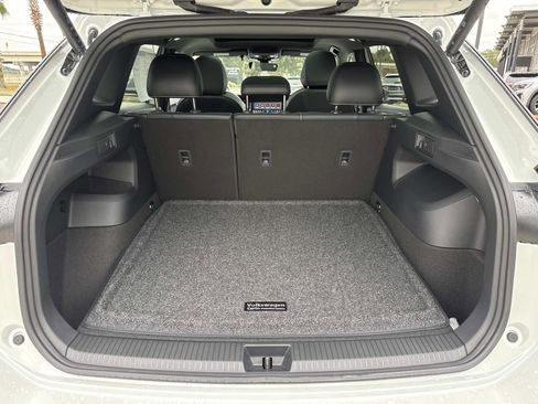 New 2026 Volkswagen Tiguan SE R-Line FWD image 6