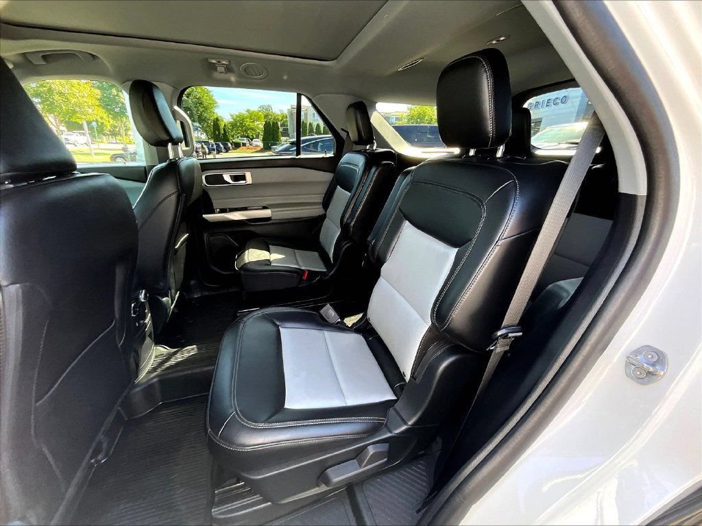 Used 2023 Ford Explorer XLT w/ Equipment Group 202A AWD/4WD image 24