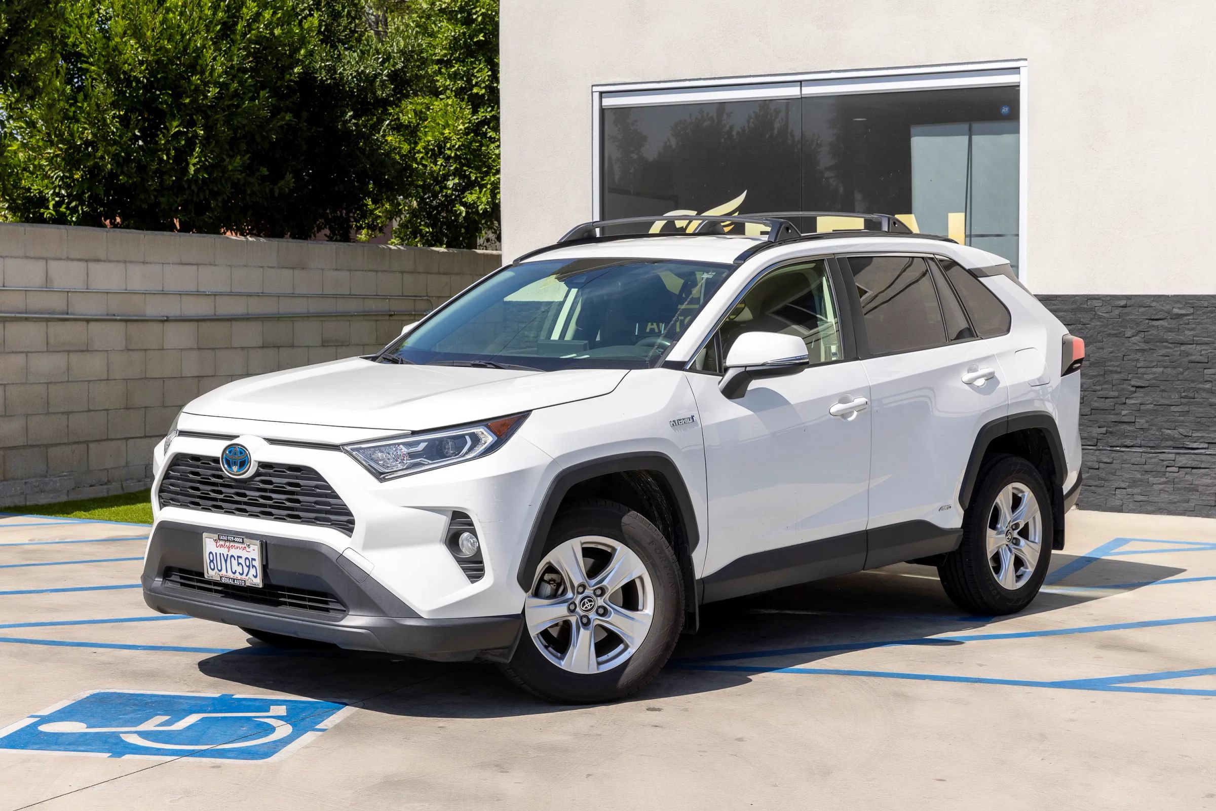 Used 2021 Toyota RAV4 XLE w/ XLE Grade Weather Package AWD/4WD image 6