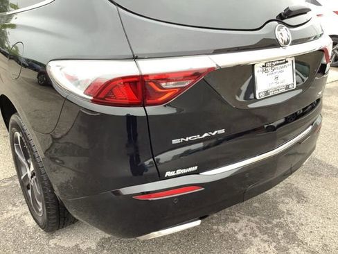 Used 2022 Buick Enclave Essence w/ Sport Touring Edition image 24