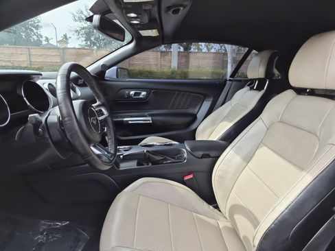 Used 2017 Ford Mustang Premium image 12