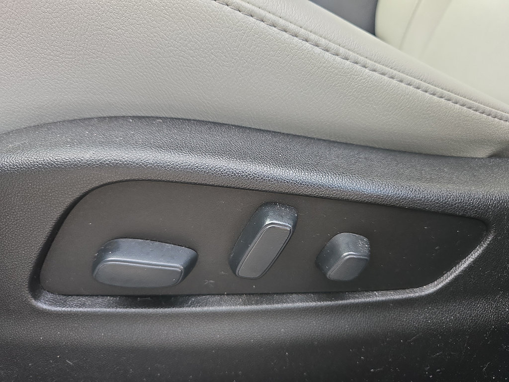 Used 2019 Cadillac XT4 Luxury FWD image 14