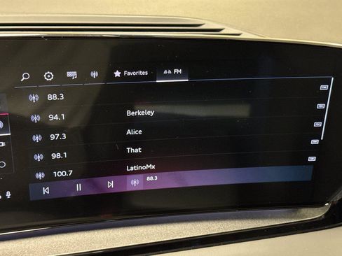 New 2025 Audi Q6 e-tron Premium Plus image 17