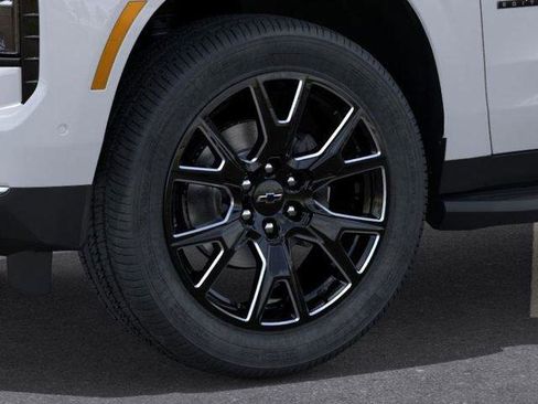 New 2026 Chevrolet Suburban LT w/ Comfort Package AWD/4WD image 23