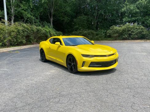 Used 2016 Chevrolet Camaro LT RWD image 3