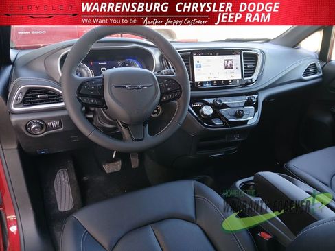 New 2026 Chrysler Pacifica Select image 16