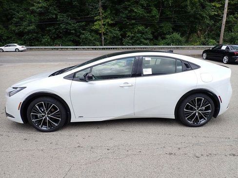 Certified 2027 Toyota Prius XLE AWD/4WD image 7