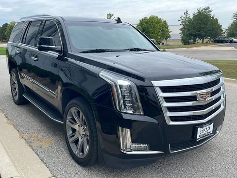 Used 2015 Cadillac Escalade Luxury AWD/4WD image 4