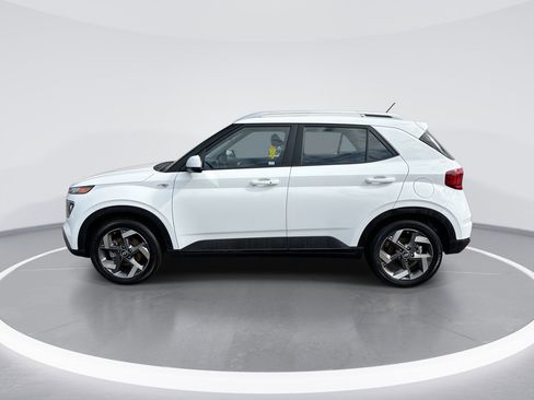 Certified 2025 Hyundai Venue SEL image 5