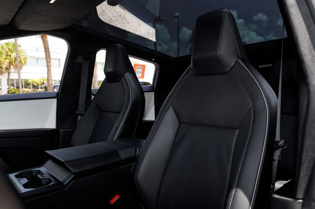 Used 2024 Tesla Cybertruck AWD Crew Cab image 28