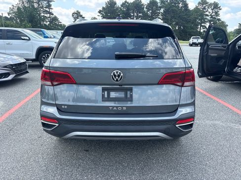 Used 2023 Volkswagen Taos SE w/ Panoramic Sunroof Package FWD image 8