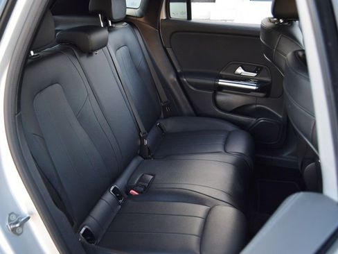 Used 2021 Mercedes-Benz GLA 250 4MATIC w/ Premium Package image 33