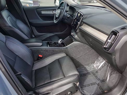 Used 2021 Volvo XC40 T4 Inscription image 29