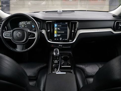 Used 2022 Volvo S60 T8 Inscription image 19