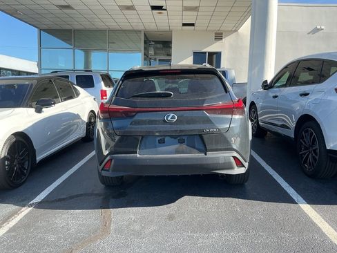 Used 2019 Lexus UX 200 image 3