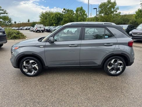 Used 2022 Hyundai Venue Limited FWD image 2