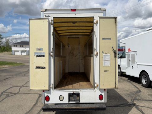 Used 2008 Chevrolet Express 3500 RWD image 12