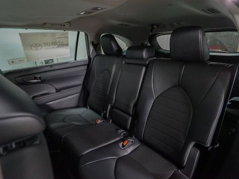 New 2026 Toyota Highlander XLE AWD/4WD image 14
