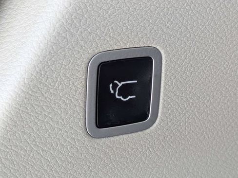 Used 2019 Chrysler Pacifica Touring-L w/ Advanced Safetytec Group FWD image 12