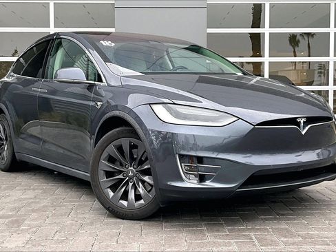 Used 2018 Tesla Model X 75D image 3