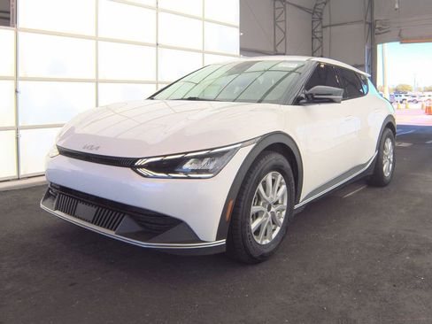 Used 2024 Kia EV6 Light RWD image 1