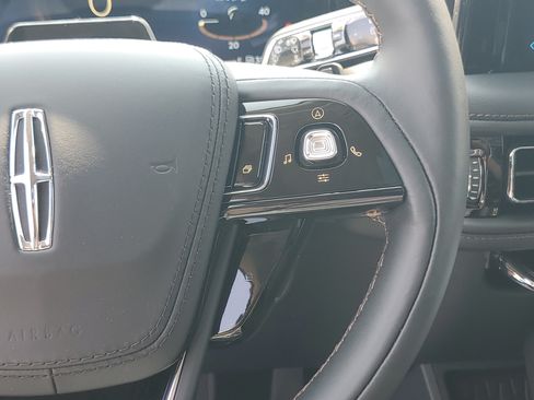 New 2026 Lincoln Aviator AWD image 17