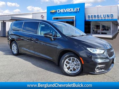 Used 2023 Chrysler Pacifica Touring-L