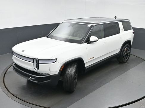 Used 2024 Rivian R1S Adventure AWD/4WD image 34