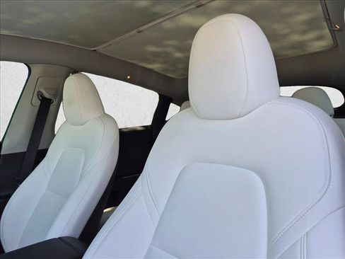 Used 2025 Tesla Model Y Long Range RWD image 5
