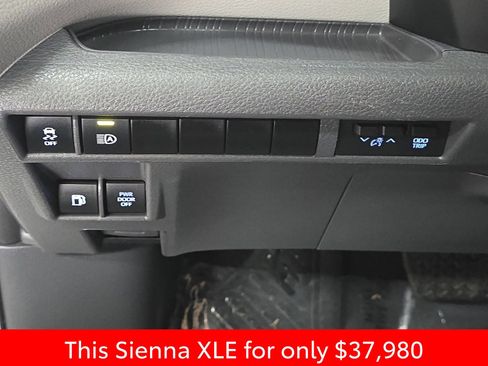Used 2024 Toyota Sienna XLE image 35