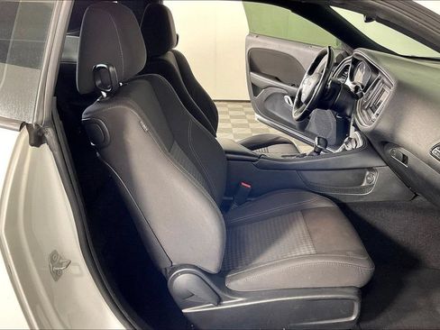 Used 2022 Dodge Challenger R/T RWD image 10