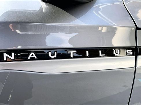 Used 2024 Lincoln Nautilus Reserve image 29