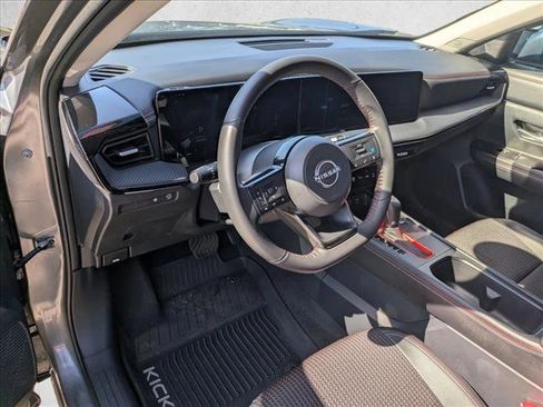 Used 2025 Nissan Kicks SR FWD image 8