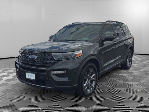 Used 2022 Ford Explorer XLT w/ Equipment Group 202A AWD/4WD image 3