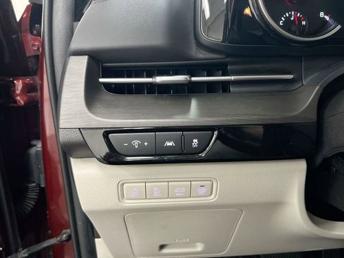 Used 2024 Kia Carnival EX FWD image 14