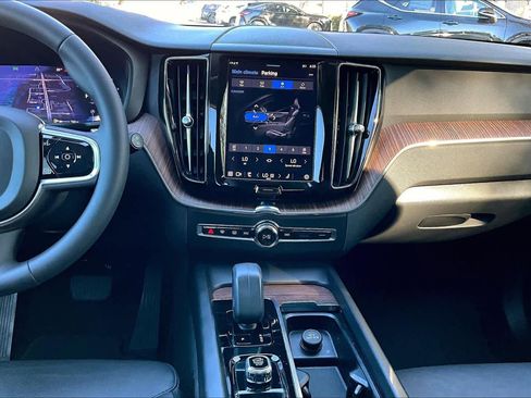 Used 2023 Volvo XC60 B5 Plus w/ Climate Package image 6