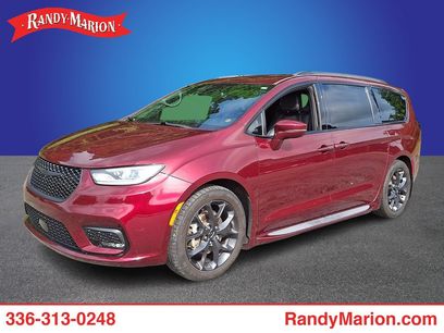 Used 2021 Chrysler Pacifica Touring-L w/ Uconnect Theater Family Group