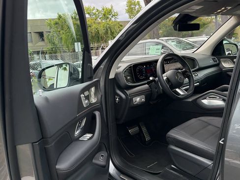 Used 2026 Mercedes-Benz GLS 450 4MATIC image 5