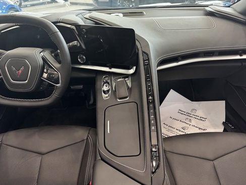 Used 2025 Chevrolet Corvette Stingray image 2