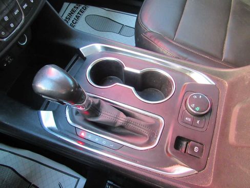 Used 2021 Chevrolet Traverse RS image 17