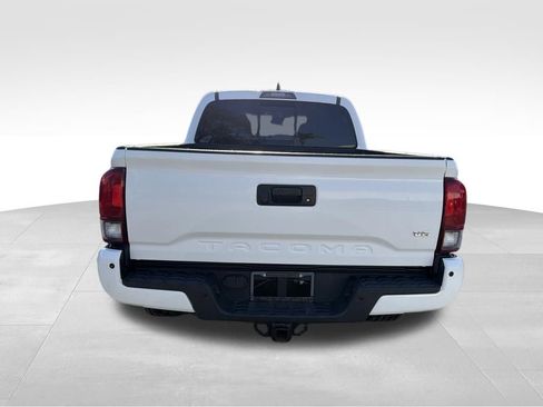 Used 2018 Toyota Tacoma TRD Sport w/ Technology Package image 6